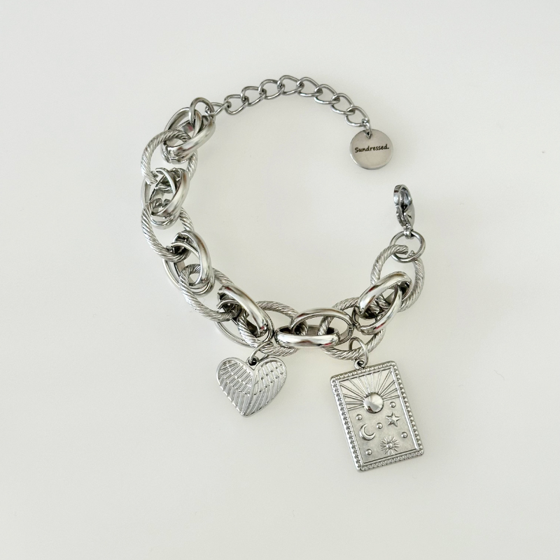 Ασημί ατσάλινο βραχιόλι με charms